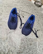 Baskets bleues noires NEUVES