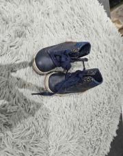 Chaussures bleues foncées lacets NEUVES 