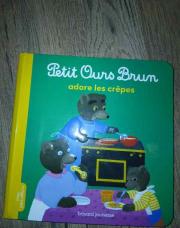 Petit ours brun adoré les crêpes 