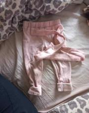 Pantalon rose avec bretelles t80