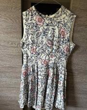 Robe fleurie blanche bleu rose 