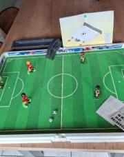 Playmobil jeu de foot,complet pliable das sa valiseen parfait état 