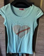 Blouse bleue cœur 