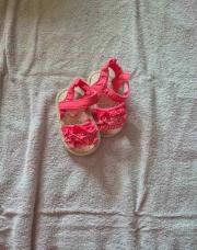 3 a 6 mois petites sandales neuves