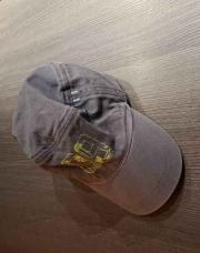 Casquette grise