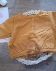 GILET MOUTARDE A PRESSIONS 6 MOIS 