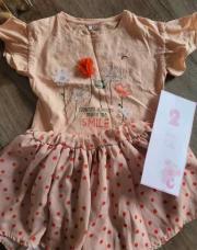 ENSEMBLE TSHIRT FLEURS ET JUPE A VOLANTS 2 ANS 