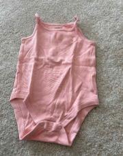 Body bretelle rose 86cm