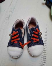 Baskets en jeans pointure 25