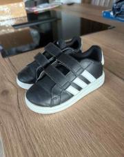 Adidas noire p26
