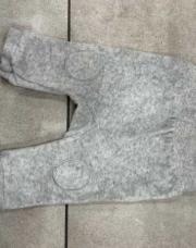 Pantalon gris détail genou 3 mois