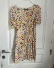 Robe à fleurs Zara taille M 