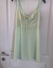 Robe pull&bear jaune (petite taille L ) 
