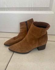 Bottillons daim 37 