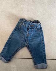 Jeans tape à l’œil 3 mois 