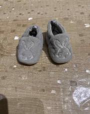 pantoufles grise bébé taille 0-3 