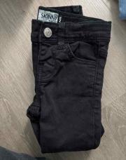 Pantalon noir taillant 2 ans