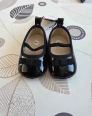 Chaussures noir vernis neuve