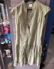 Robe verte boutons 
