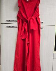 Salopette rouge fine bretelles rubans rouge qui se relie devant,  bas du pantalon large, élastique dans le dos, froufrousniveaupoitrine(taille 