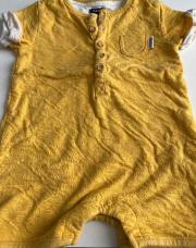 Combi short moutarde kiabi 6M