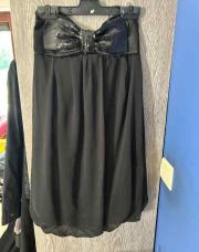 Robe noire avec noeud 