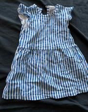 Robe blanche et bleu à lignes 6m