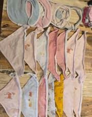 Lot de petits bavoirs