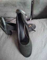 Chaussure noire petit talon neuve taille 38