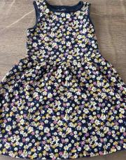 7 ans, fille robe fleurie bleu marine 