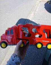 Camion et 3 véhicule 