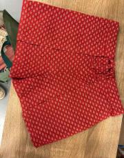 Jupe, short rouge, sept ans