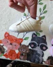 Petite paire de chaussures fille 