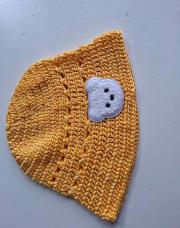 Bob , chapeau  bébé jauneavec ourson