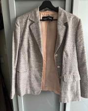 C: Blazer Louis Feraud