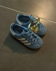 Chaussures adidas 22