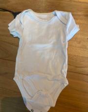 Lot 2 bodies MC kiabi blanc 6 mois 