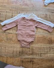 2 bodys cache coeur kiabi 6 mois brun et beige 