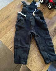Salopette 2 ans taille très  petit 