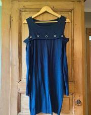  robe-pull bleu marine, avec des épaules dénudées S/M