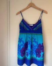 robe fluide à motifs floraux et géométriques, dans les tons bleu, vert et violet Zara S