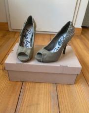 escarpins de la marque Replay ont un style 