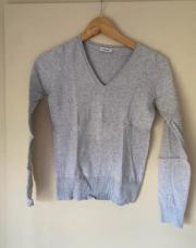 pull léger gris à col en V de la marque Pimkie S