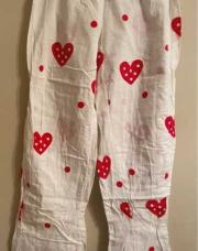 bas de pyjama blanc avec ses motifs de cœurs rouges S