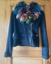 veste noire de la marque MET avec col fourrure multicolore amovible S