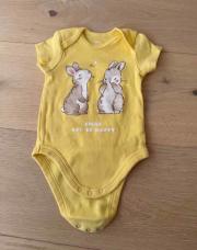 Body jaune « lapins » C&A 6 mois