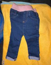 Jeans avec du rose 