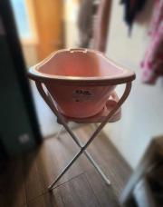 Baignoire rose sur pied 