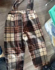 Pantalon salopette à carreaux 