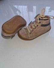 Chaussure Bellamy beige brillante 25